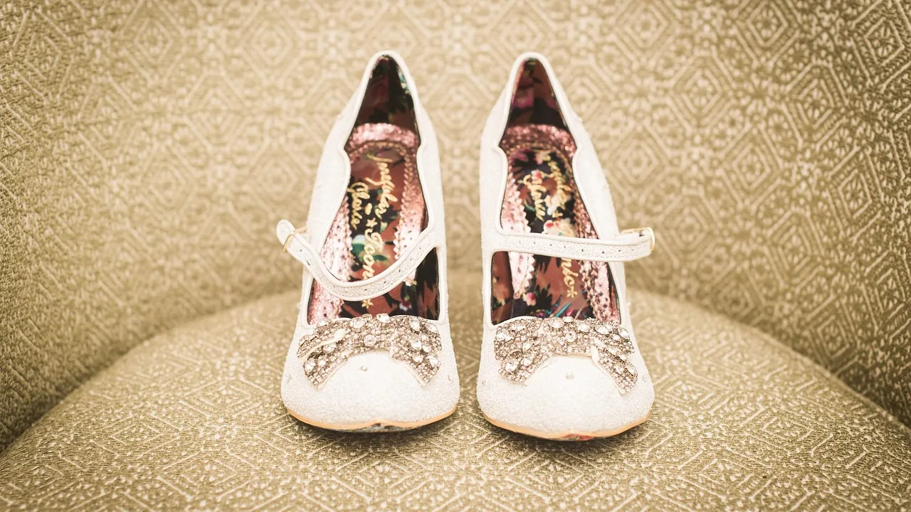 Eleganckie i wygodne buty: jak wybrać obuwie, które nie męczy stóp