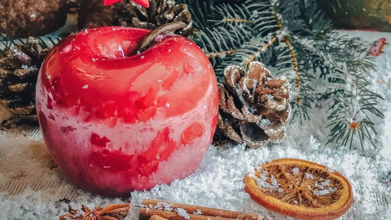 Świąteczne świece Yankee Candle: zapach pieczonych jabłek i cynamonu