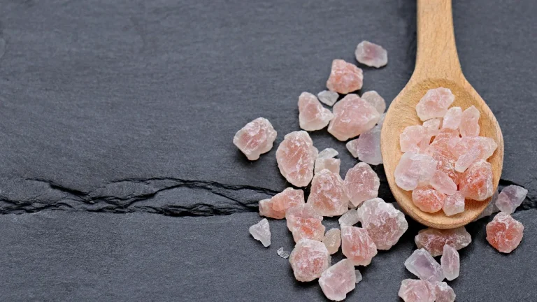 Aromatyczna sól do kąpieli Magic Spa Farmona: jak z niej korzystać