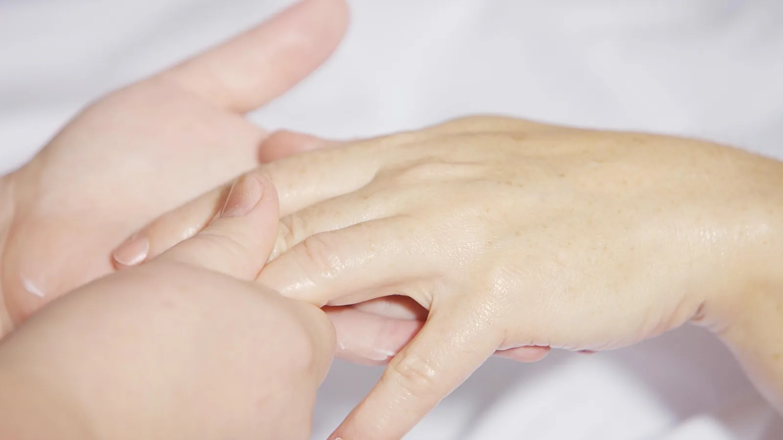 Domowe SPA dla dłoni z kosmetykami TianDe: peeling, maska i krem