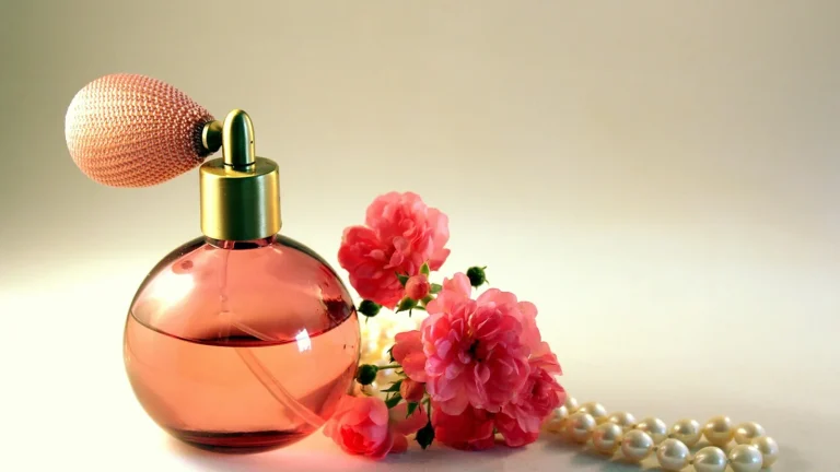 Czym różni się woda perfumowana od wody toaletowej