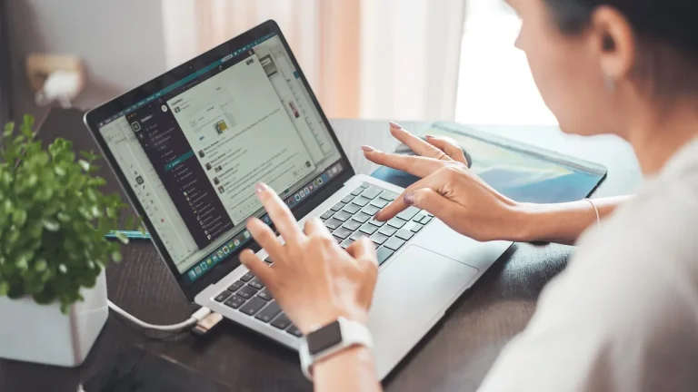 Zakupy kosmetyczne online: jak kupować rozsądnie i bez nadmiaru