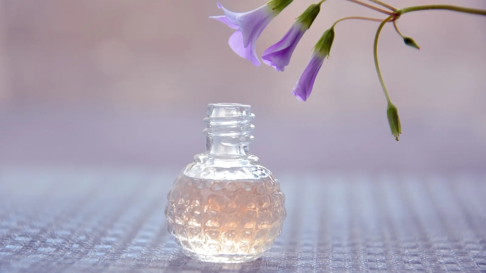 Oriflame Live in Colour i wiosenne perfumy: jak wybrać lekki zapach