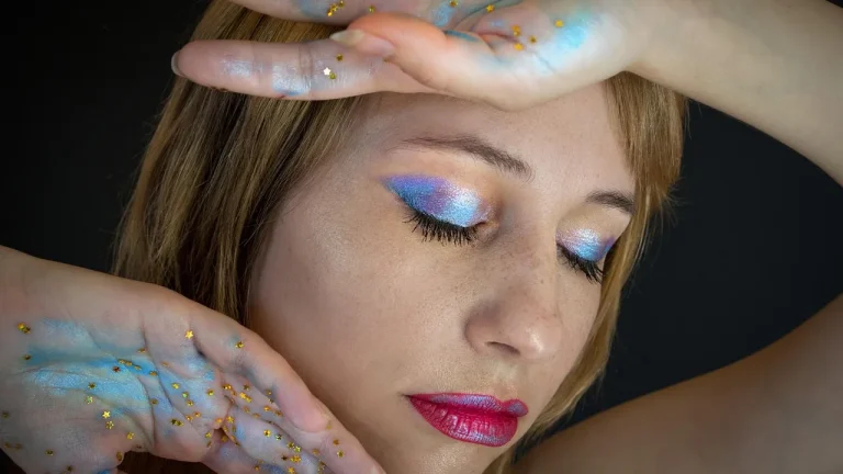 Naturalny makijaż oczu z Lily Lolo: mineralne cienie i naturalny tusz