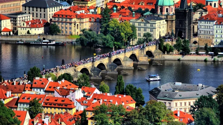 Weekend w Pradze samochodem: co zobaczyć i jak się przygotować