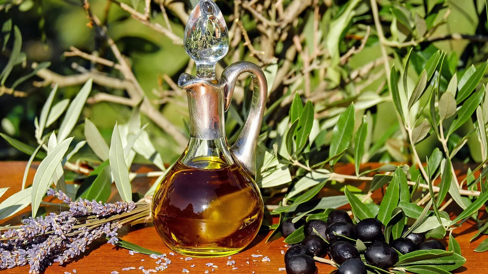 Olejowe serum do twarzy: jak działa, na przykładzie Uzdrovisco