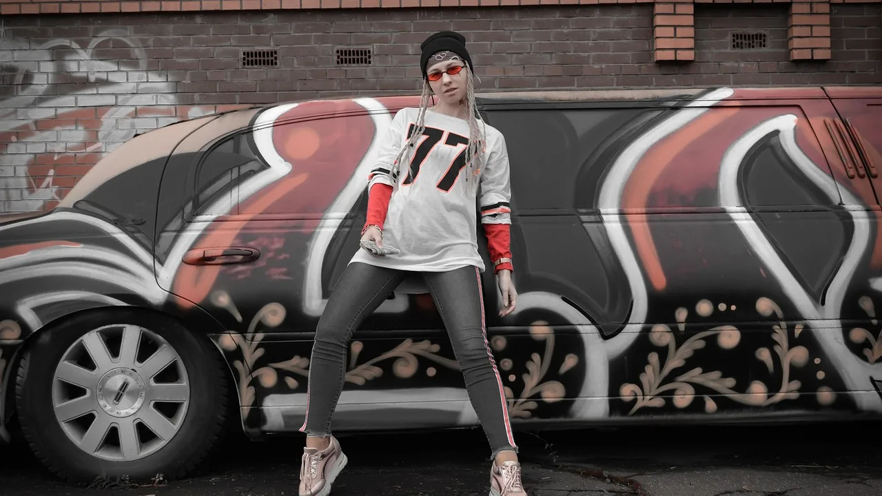 Styl athleisure: jak nosić sportowe ubrania poza siłownią